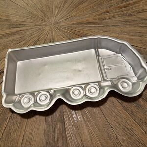 Vintage 1986 Wilton Dump Truck Cake Pan Construction Theme #2105-0018